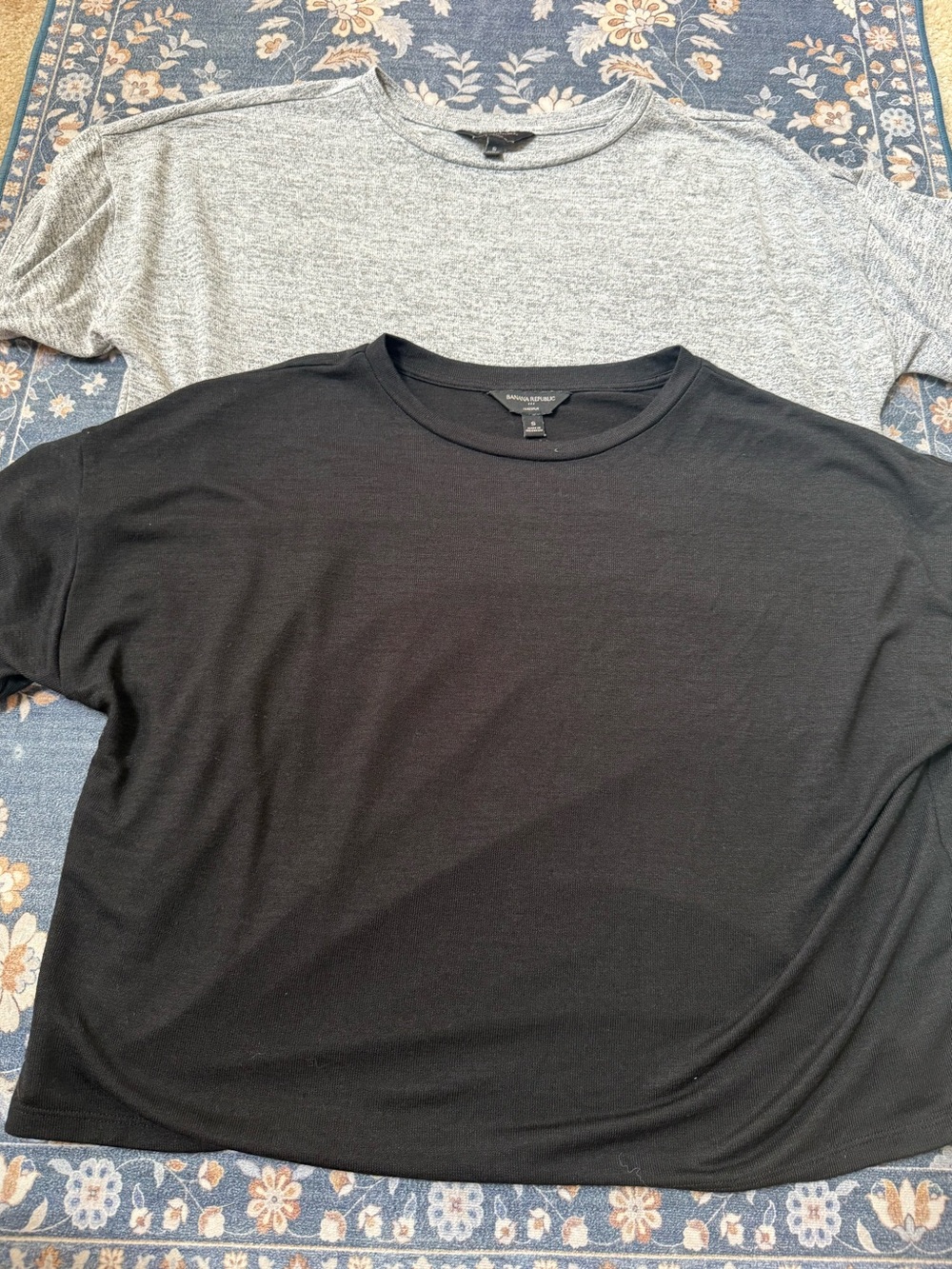 Banana Republic Black & Grey Luxespun ShortSleeve Crew Athleisure Crop Size S